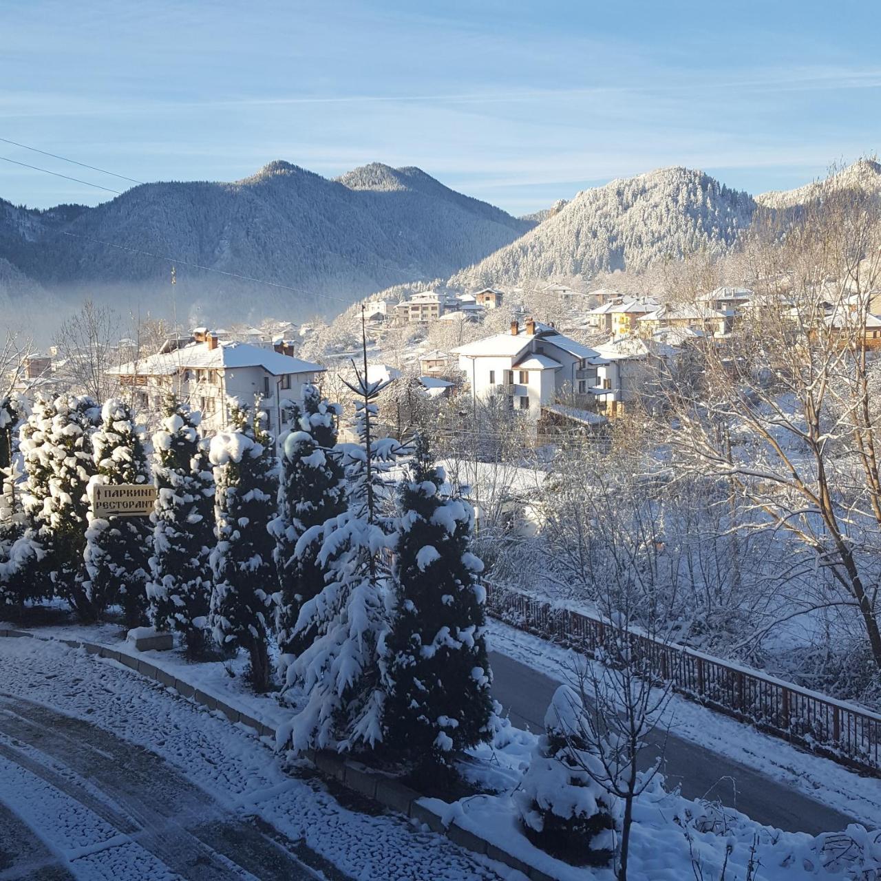 Семеен Хотел Кристал Smoljan Exteriér fotografie
